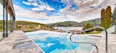 Escapade de rêve dans les hôtels au bord du lac en Suisse avec weekend4two
